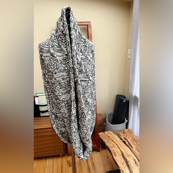 Loft chunky cream and black scarf - Picture 1 of 10